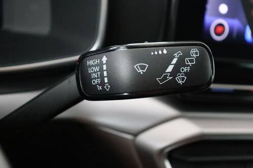 SEAT Leon SPORTSTOURER FR 2.0TDI DSG + CARPLAY + CAMERA + PDC + ALU