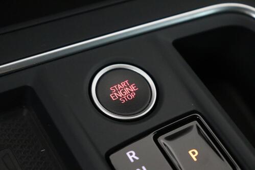 SEAT Leon SPORTSTOURER FR 2.0TDI DSG + CARPLAY + CAMERA + PDC + ALU