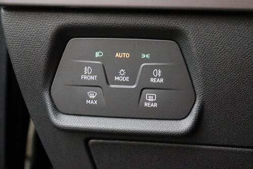 SEAT Leon SPORTSTOURER FR 2.0TDI DSG + CARPLAY + CAMERA + PDC + ALU