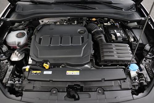 SEAT Leon SPORTSTOURER FR 2.0TDI DSG + CARPLAY + CAMERA + PDC + ALU