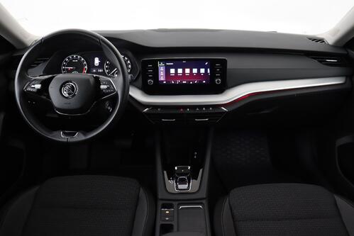 SKODA Octavia COMBI 2.0TDi DSG + CARPLAY + PDC + CRUISE