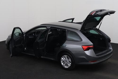SKODA Octavia COMBI 2.0TDi DSG + CARPLAY + PDC + CRUISE