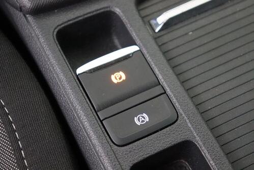 SKODA Octavia COMBI 2.0TDi DSG + CARPLAY + PDC + CRUISE