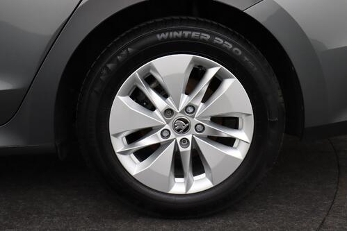 SKODA Octavia COMBI 2.0TDi DSG + CARPLAY + PDC + CRUISE