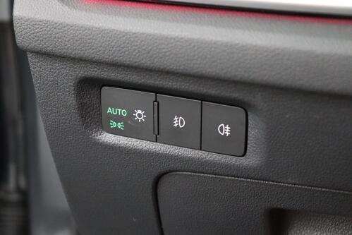 SKODA Octavia COMBI 2.0TDi DSG + CARPLAY + PDC + CRUISE