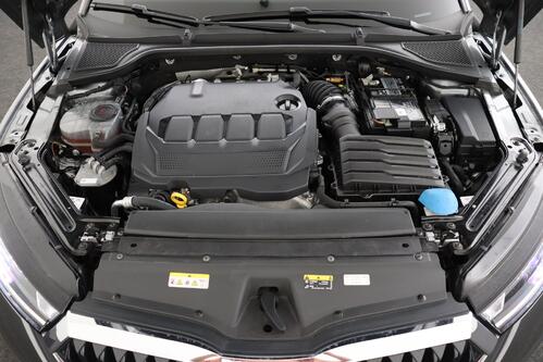 SKODA Octavia COMBI 2.0TDi DSG + CARPLAY + PDC + CRUISE