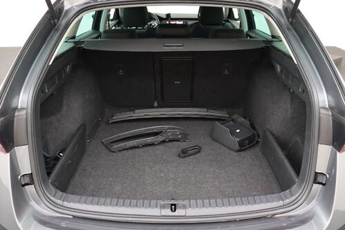 SKODA Octavia COMBI 2.0TDi DSG + CARPLAY + PDC + CRUISE