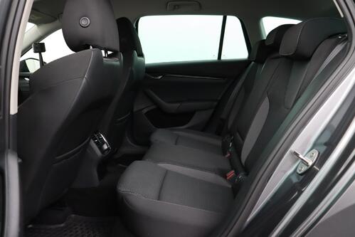 SKODA Octavia COMBI 2.0TDi DSG + CARPLAY + PDC + CRUISE