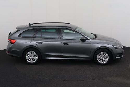 SKODA Octavia COMBI 2.0TDi DSG + CARPLAY + PDC + CRUISE