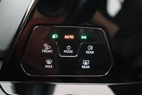 VOLKSWAGEN Golf GTI 2.0 DSG + CARPLAY + PDC + ALU 