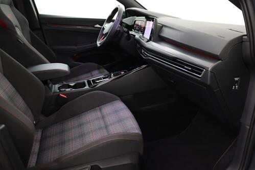VOLKSWAGEN Golf GTI 2.0 DSG + CARPLAY + PDC + ALU 