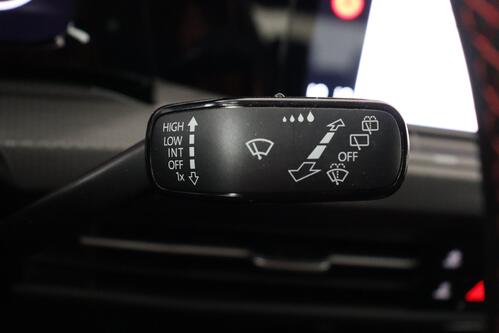 VOLKSWAGEN Golf GTI 2.0 DSG + CARPLAY + PDC + ALU 