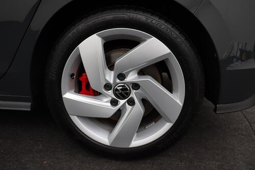 VOLKSWAGEN Golf GTI 2.0 DSG + CARPLAY + PDC + ALU 