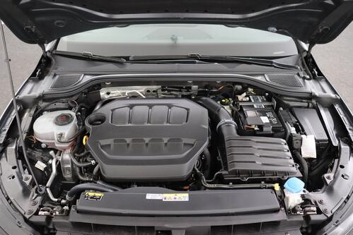 VOLKSWAGEN Golf GTI 2.0 DSG + CARPLAY + PDC + ALU 