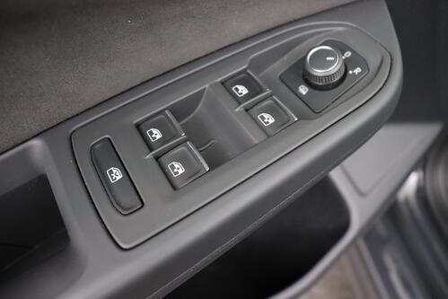 VOLKSWAGEN Golf GTI 2.0 DSG + CARPLAY + PDC + ALU 