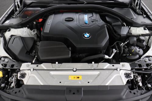 BMW 330 G21 - TOURING e iA  xDrive M-SPORT + GPS + LEDER + CARPLAY + CAMERA + PDC + CRUISE + ALU 