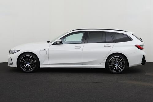 BMW 330 G21 - TOURING e iA  xDrive M-SPORT + GPS + LEDER + CARPLAY + CAMERA + PDC + CRUISE + ALU 