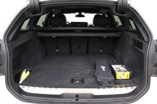 BMW 330 G21 - TOURING e iA  xDrive M-SPORT + GPS + LEDER + CARPLAY + CAMERA + PDC + CRUISE + ALU 