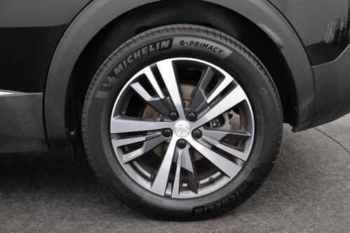 PEUGEOT 3008 ALLURE 1.2 PURETECH  EAT8 + CARPLAY + CAMERA + PDC + CRUISE + ALU