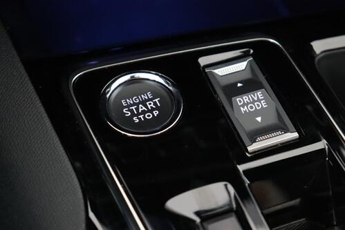 PEUGEOT 3008 ALLURE 1.2 PURETECH  EAT8 + CARPLAY + CAMERA + PDC + CRUISE + ALU