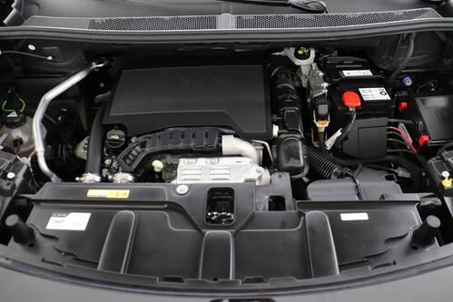 PEUGEOT 3008 ALLURE 1.2 PURETECH  EAT8 + CARPLAY + CAMERA + PDC + CRUISE + ALU