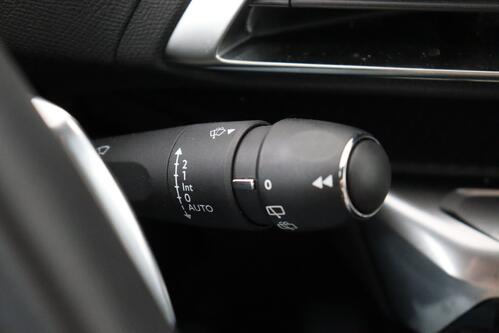 PEUGEOT 3008 ALLURE 1.2 PURETECH  EAT8 + CARPLAY + CAMERA + PDC + CRUISE + ALU