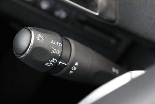 PEUGEOT 3008 ALLURE 1.2 PURETECH  EAT8 + CARPLAY + CAMERA + PDC + CRUISE + ALU