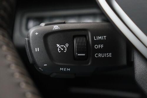 PEUGEOT 3008 ALLURE 1.2 PURETECH  EAT8 + CARPLAY + CAMERA + PDC + CRUISE + ALU