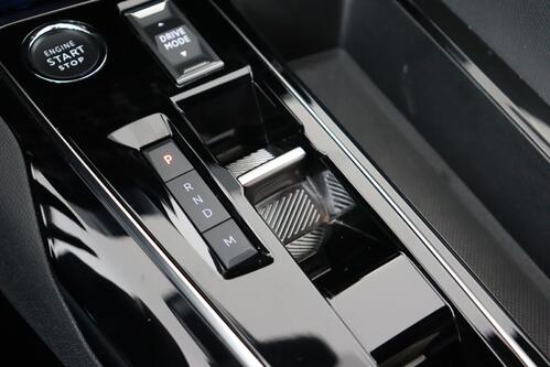 PEUGEOT 3008 ALLURE 1.2 PURETECH  EAT8 + CARPLAY + CAMERA + PDC + CRUISE + ALU