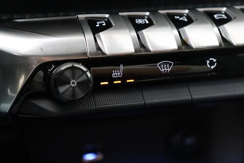 PEUGEOT 3008 ALLURE 1.2 PURETECH  EAT8 + CARPLAY + CAMERA + PDC + CRUISE + ALU