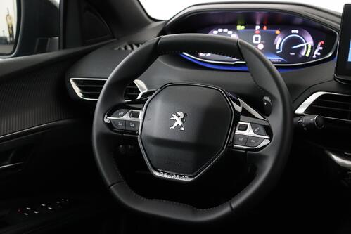 PEUGEOT 3008 ALLURE 1.2 PURETECH EAT8 + A/T + GPS + CARPLAY + HALF/LEDER + CAMERA + PDC + CRUISE + ALU 18