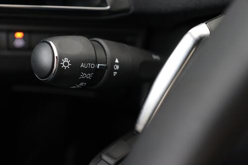 PEUGEOT 3008 ALLURE 1.2 PURETECH EAT8 + A/T + GPS + CARPLAY + HALF/LEDER + CAMERA + PDC + CRUISE + ALU 18