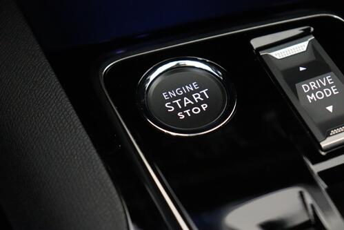 PEUGEOT 3008 ALLURE 1.2 PURETECH EAT8 + A/T + GPS + CARPLAY + HALF/LEDER + CAMERA + PDC + CRUISE + ALU 18