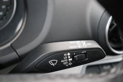 AUDI Q2  35 1.5 TFSI + GPS + PDC + CRUISE (ACC) + ALU 