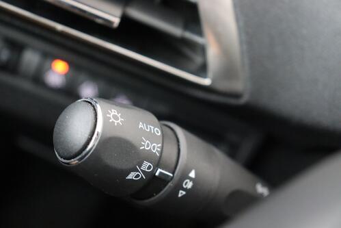 PEUGEOT 3008 ALLURE 1.2 PURETECH  EAT8 + A/T + GPS + HALF/LEDER + CAMERA + PDC + CRUISE + ALU 