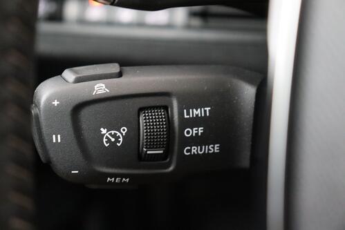 PEUGEOT 3008 ALLURE 1.2 PURETECH  EAT8 + A/T + GPS + HALF/LEDER + CAMERA + PDC + CRUISE + ALU 