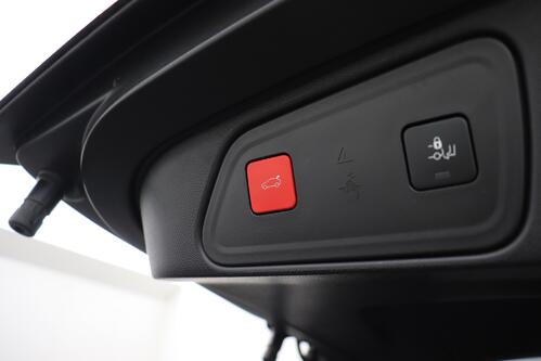 PEUGEOT 3008 ALLURE 1.2 PURETECH  EAT8 + A/T + GPS + HALF/LEDER + CAMERA + PDC + CRUISE + ALU 