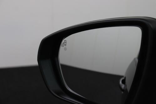 PEUGEOT 3008 ALLURE 1.2 PURETECH  EAT8 + A/T + GPS + HALF/LEDER + CAMERA + PDC + CRUISE + ALU 