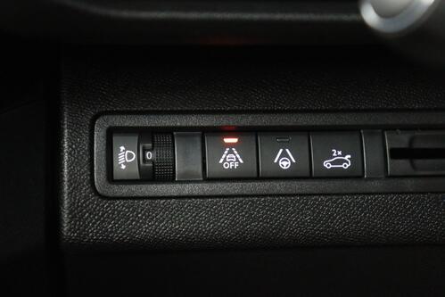 PEUGEOT 3008 ALLURE 1.2 PURETECH  EAT8 + A/T + GPS + HALF/LEDER + CAMERA + PDC + CRUISE + ALU 