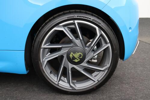 ABARTH 500e Turismo 42 kWh + Pack Scorpion Tech + A/T + GPS + LEDER/ALCANTARA + PDC + CRUISE + ALU