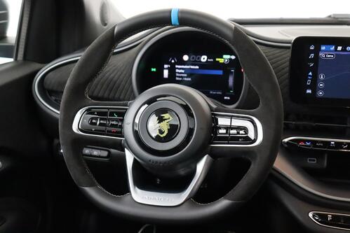ABARTH 500e Turismo 42 kWh + Pack Scorpion Tech + A/T + GPS + LEDER/ALCANTARA + PDC + CRUISE + ALU