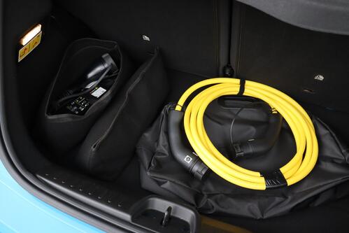 ABARTH 500e Turismo 42 kWh + Pack Scorpion Tech + A/T + GPS + LEDER/ALCANTARA + PDC + CRUISE + ALU