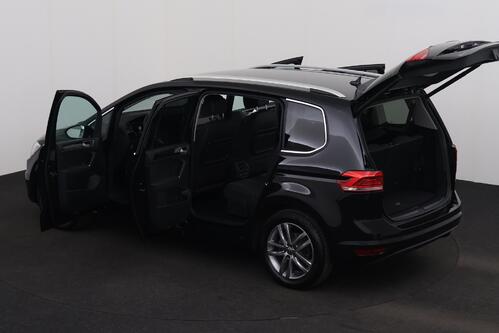 VOLKSWAGEN Touran 1.5 TSI DSG + 7PL. + CARPLAY + GPS + PDC + CRUISE (ACC) + STOF/ALCANTARA  + ALU