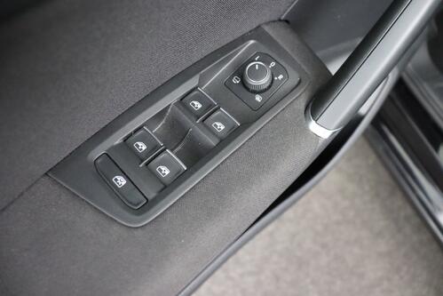 VOLKSWAGEN Touran 1.5 TSI DSG + 7PL. + CARPLAY + GPS + PDC + CRUISE (ACC) + STOF/ALCANTARA  + ALU
