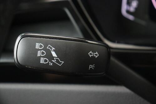 VOLKSWAGEN Touran 1.5 TSI DSG + 7PL. + CARPLAY + GPS + PDC + CRUISE (ACC) + STOF/ALCANTARA  + ALU