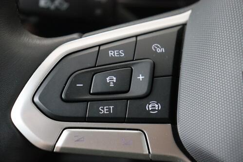 VOLKSWAGEN Touran 1.5 TSI DSG + 7PL. + CARPLAY + GPS + PDC + CRUISE (ACC) + STOF/ALCANTARA  + ALU