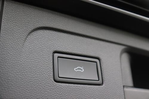 VOLKSWAGEN Touran 1.5 TSI DSG + 7PL. + CARPLAY + GPS + PDC + CRUISE (ACC) + STOF/ALCANTARA  + ALU