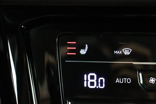 VOLKSWAGEN Touran 1.5 TSI DSG + 7PL. + CARPLAY + GPS + PDC + CRUISE (ACC) + STOF/ALCANTARA  + ALU