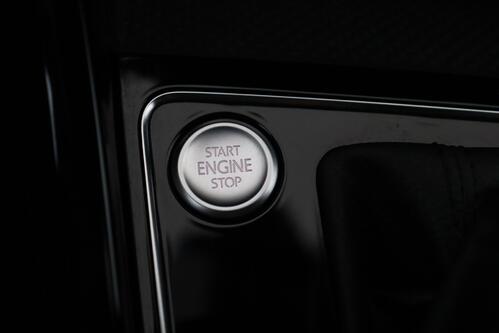 VOLKSWAGEN Touran 1.5 TSI DSG + 7PL. + CARPLAY + GPS + PDC + CRUISE (ACC) + STOF/ALCANTARA  + ALU