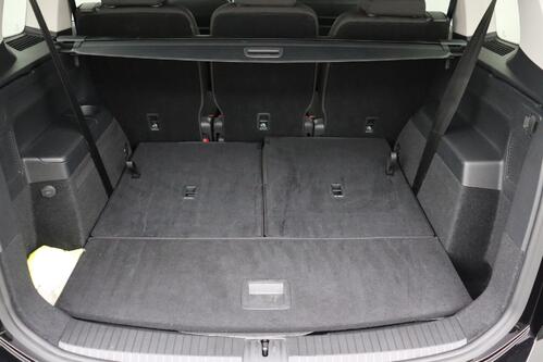 VOLKSWAGEN Touran 1.5 TSI DSG + 7PL. + CARPLAY + GPS + PDC + CRUISE (ACC) + STOF/ALCANTARA  + ALU